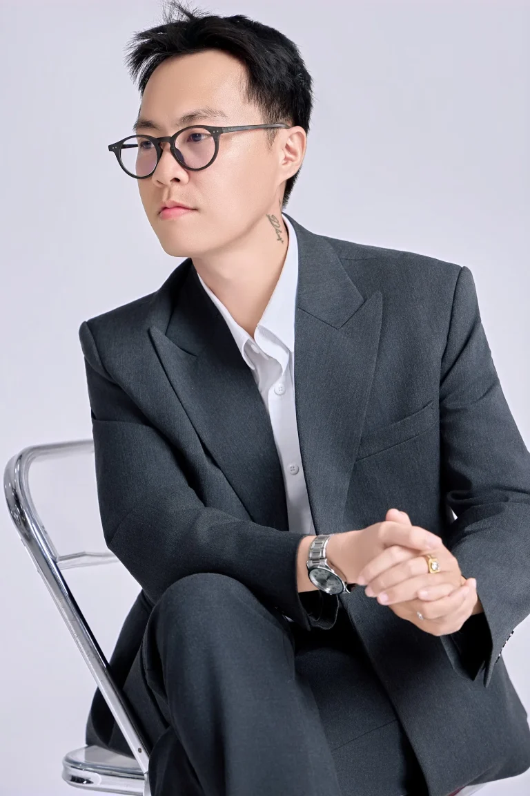 Ảnh profile nhân viên nam – chụp ảnh doanh nghiệp tại studio