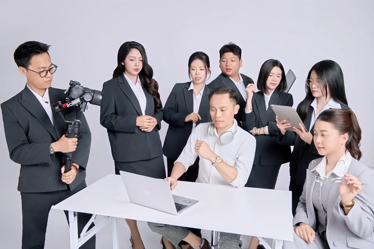 Concept làm việc nhóm – ảnh profile công ty Cần Thơ