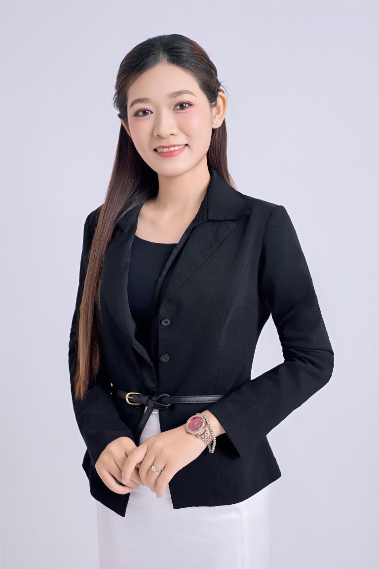 Chụp Ảnh Profile Cá Nhân Cần Thơ 6 Chân dung nữ tóc dài, áo blazer đen – chụp ảnh cá nhân Cần Thơ