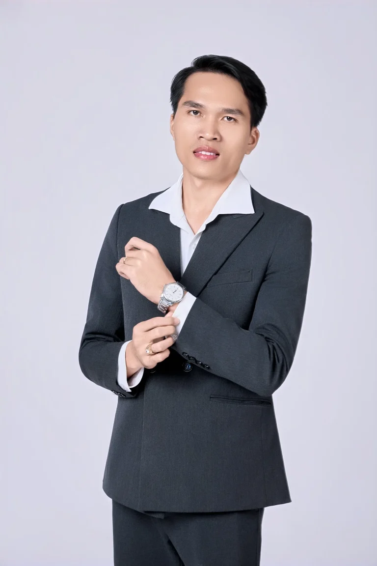 Chụp ảnh profile nam vest xám tại Long Xuyên