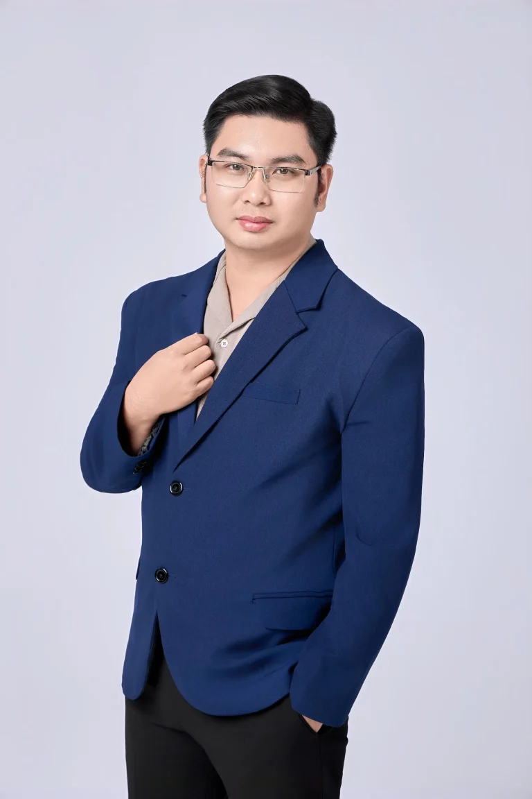 Ảnh chân dung doanh nhân vest xanh – chụp ảnh profile Long Xuyên