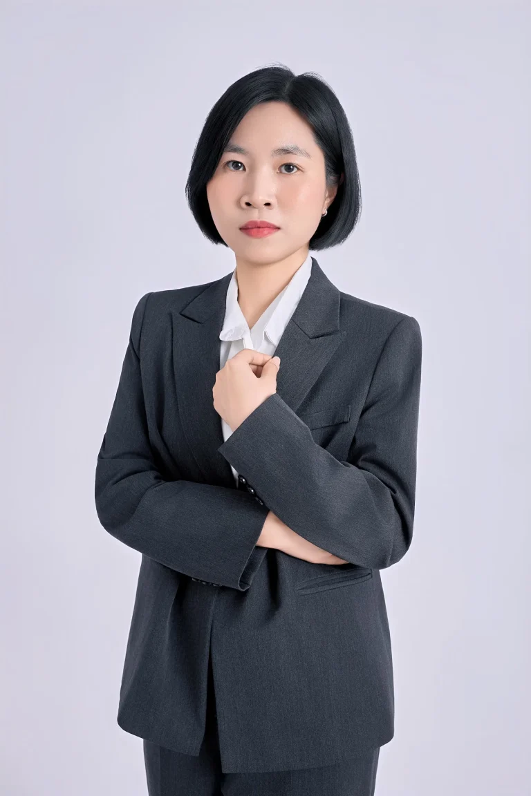 Ảnh chân dung nữ tóc ngắn mặc vest – ảnh CV chuyên nghiệp