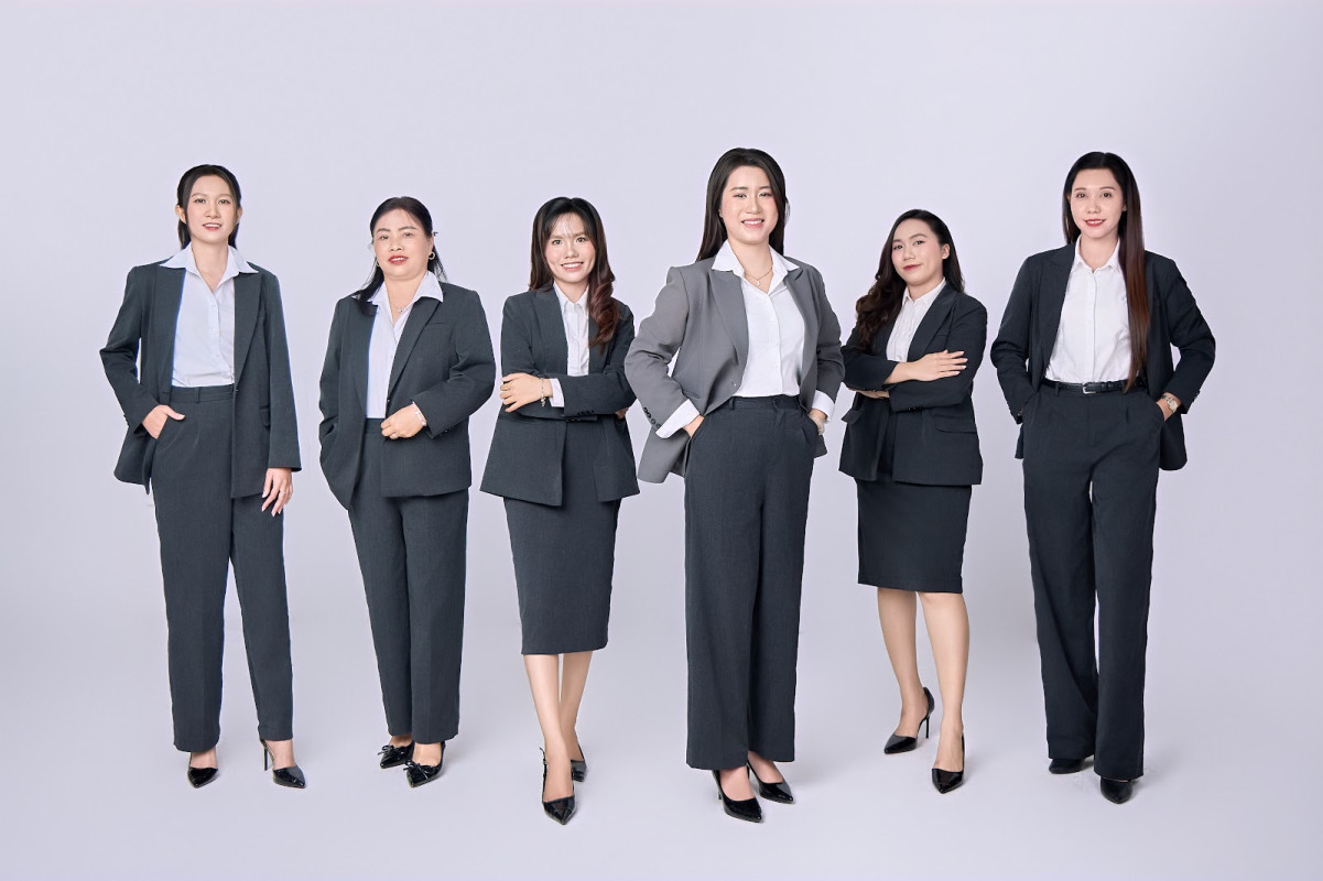 Studio Chụp Ảnh Rạch Giá 9 Ảnh nhóm nhân sự nữ công sở – chụp ảnh doanh nghiệp Rạch Giá An Giang