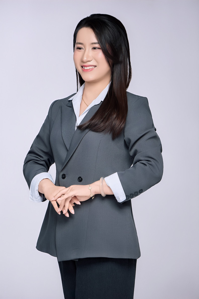 Studio Chụp Ảnh Rạch Giá 6 Ảnh chân dung nữ blazer xám – chụp ảnh chân dung Rạch Giá