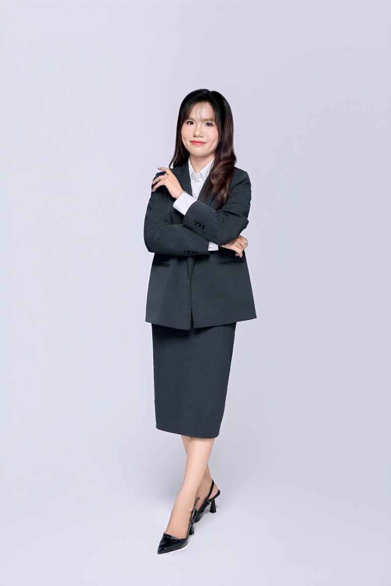 Studio Chụp Ảnh Rạch Giá 11 Ảnh chân dung nữ khoanh tay toàn thân – chụp ảnh profile An Giang
